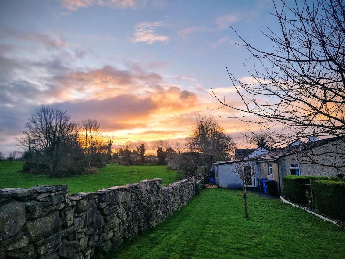 Ballygowan Annie Dee'S Guest Accommodation מראה חיצוני תמונה