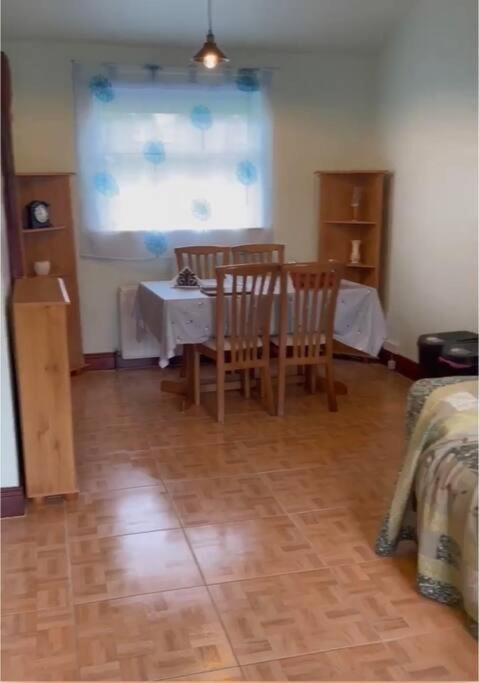 Ballygowan Annie Dee'S Guest Accommodation מראה חיצוני תמונה